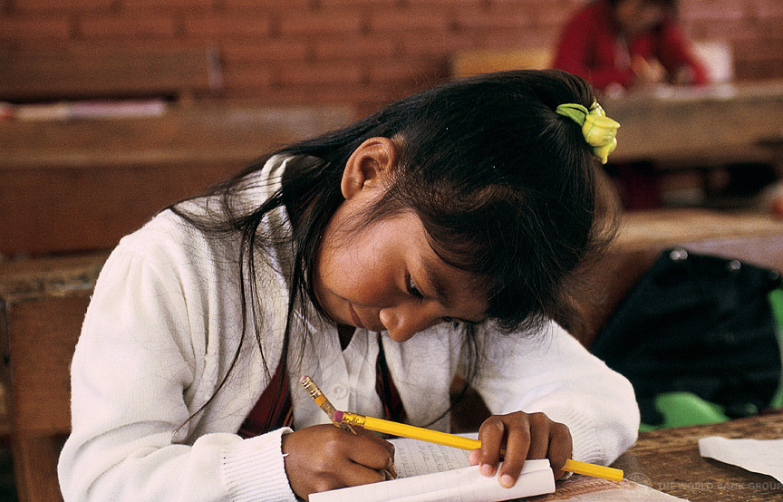 Girl in classroom. Mexico. Photo: Curt Carnemark / World Bank