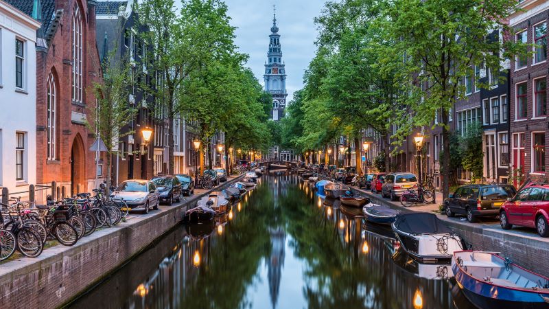 An image of the canals in Amsterdam.