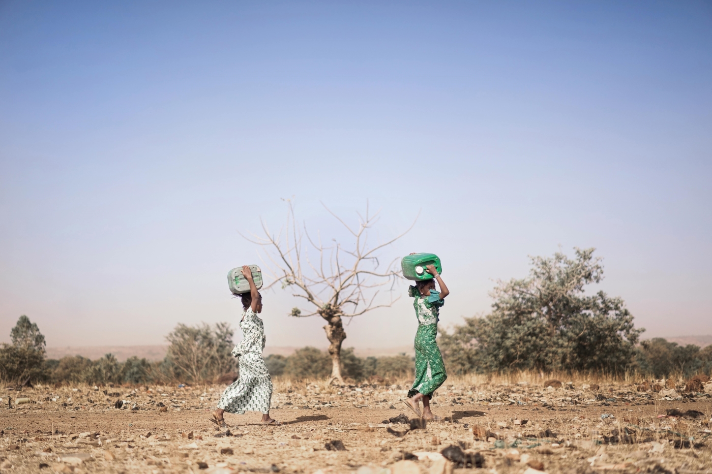 African women carrying water