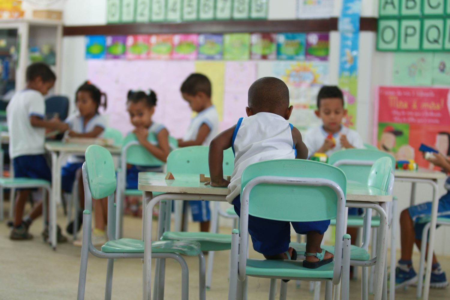 children in public school classroom