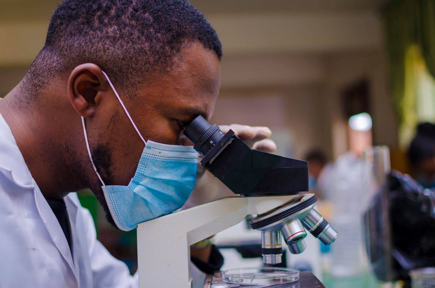 african scientist in the lab
