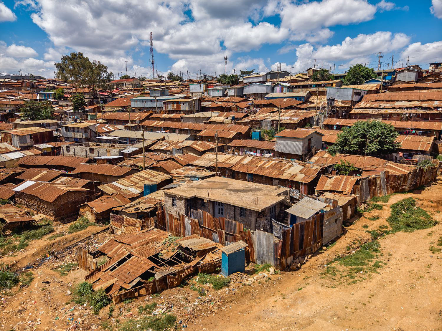 Shack houses in an area with high population density. 