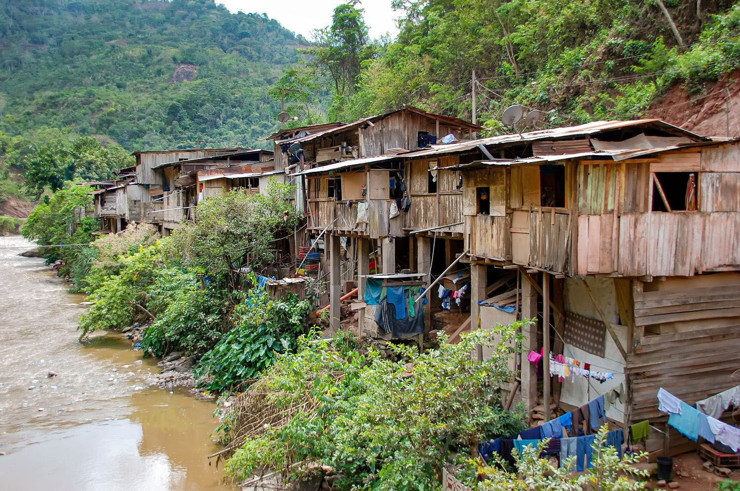 Fragile houses in Chanchamayo river in Peru