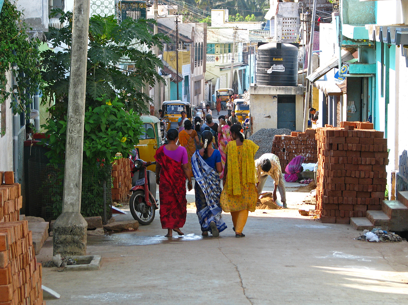 Women walking in Vellore, Tamil Nadu