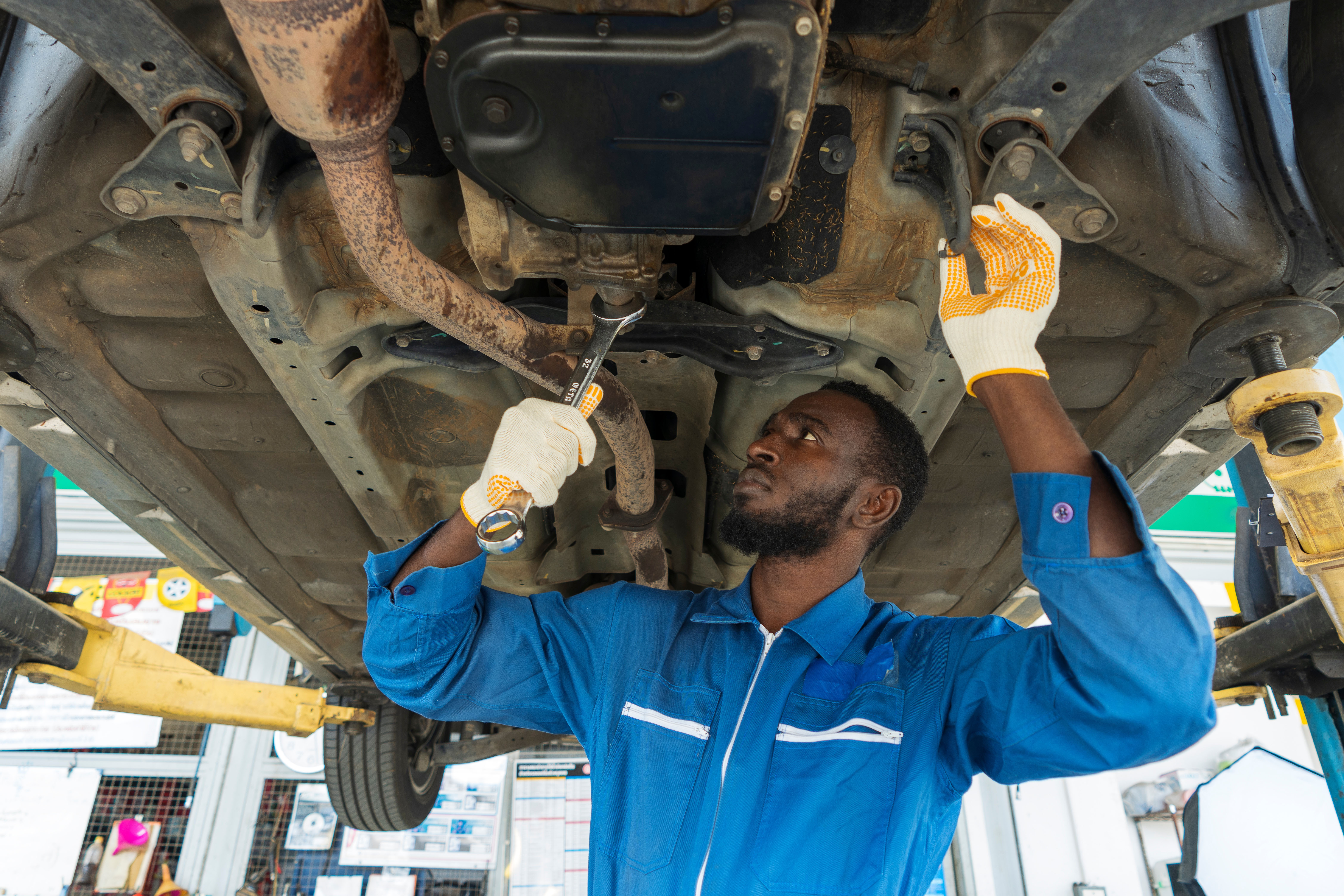 Auto mechanic working in a garage