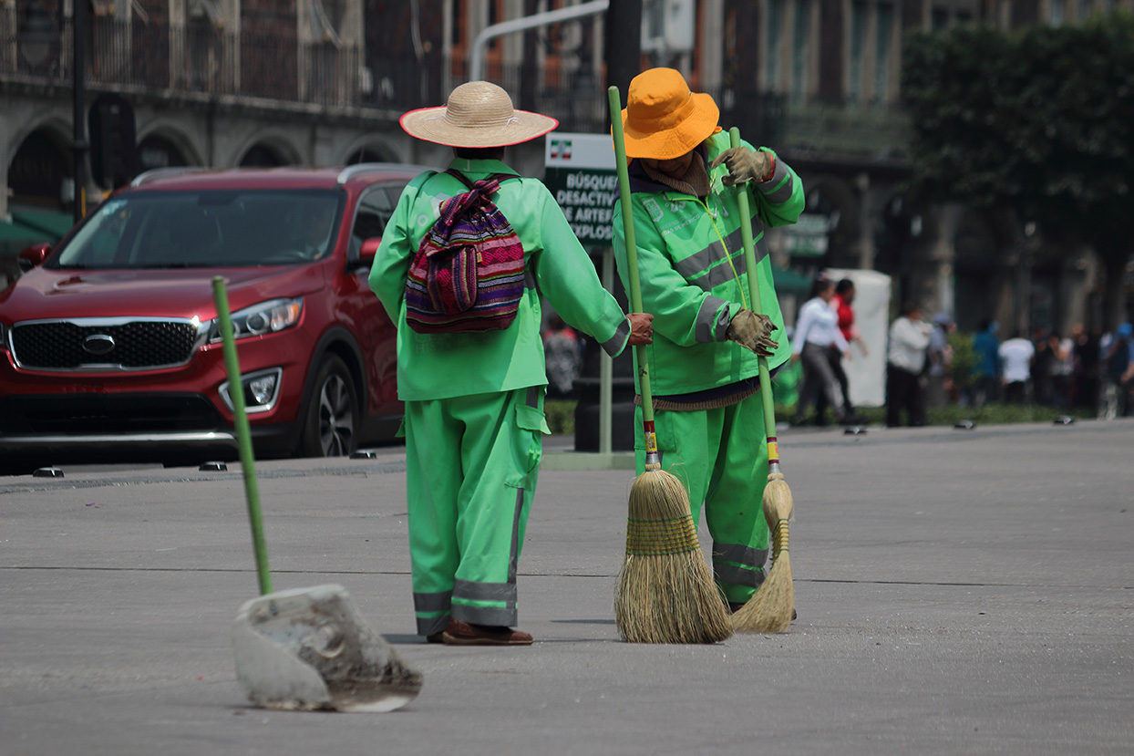 Street cleaners, Mexico