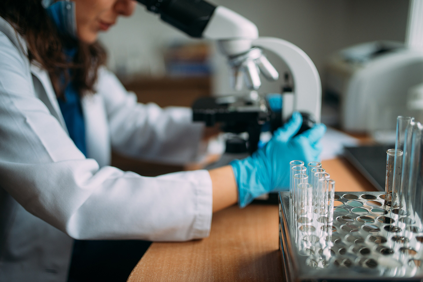  Laboratory scientist use microscopes to analyze samples.