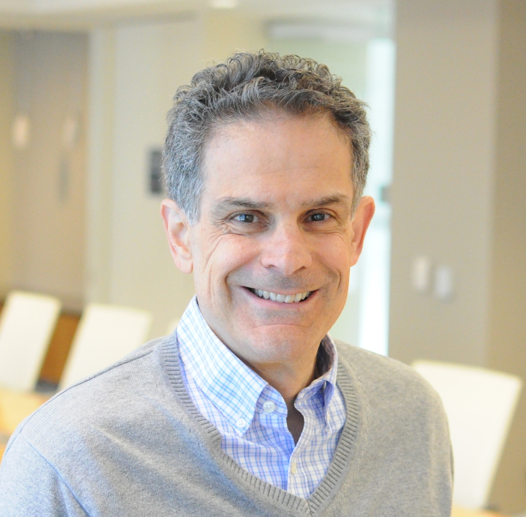 Álvaro S. González, Senior Fellow