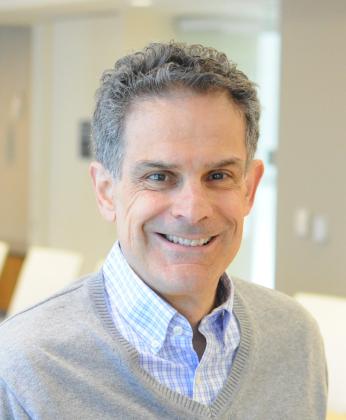 Álvaro S. González, Senior Fellow