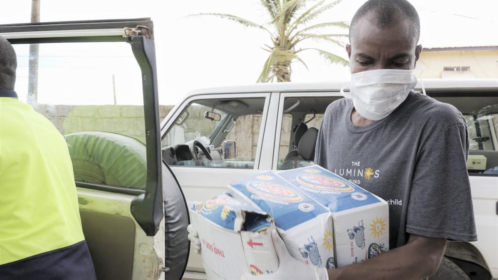 Alphanso Menyon loads a car for distribution of supplies in Liberia